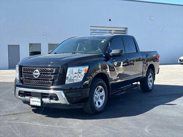2022 Nissan TITAN Crew Cab SV 4x4