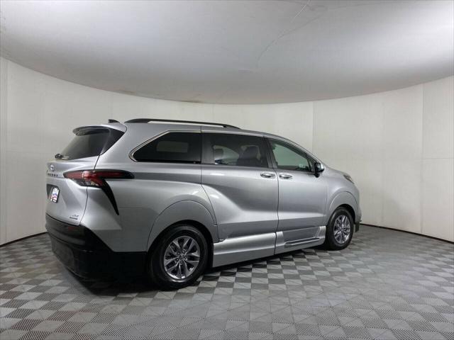 2022 Toyota Sienna XLE