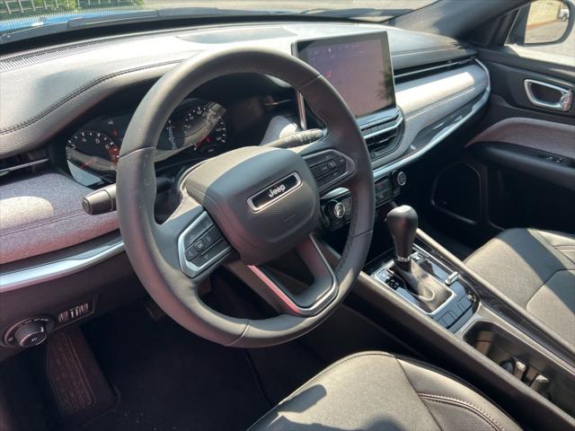 2023 Jeep Compass COMPASS LATITUDE LUX 4X4