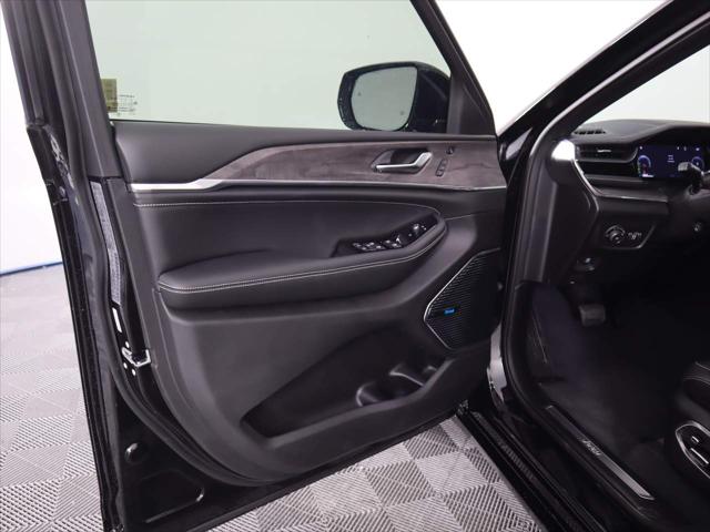 2023 Jeep Grand Cherokee Overland 4x2