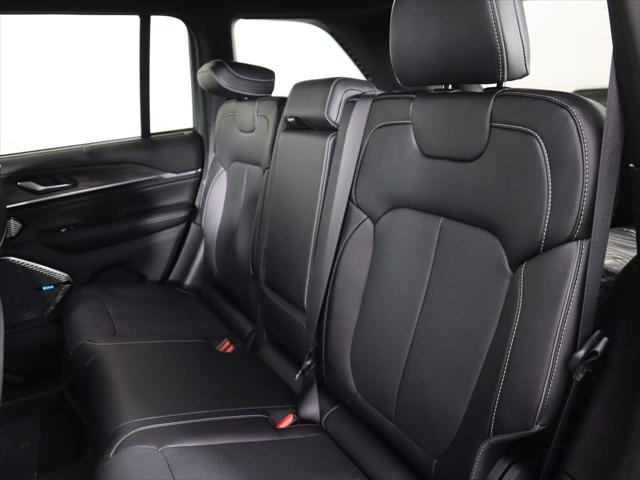2023 Jeep Grand Cherokee Overland 4x2
