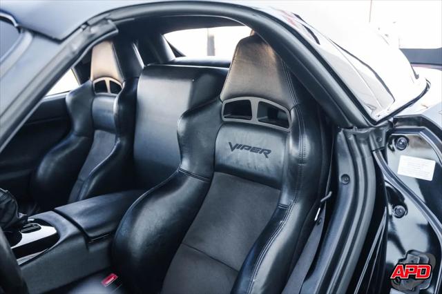 2004 Dodge Viper SRT10