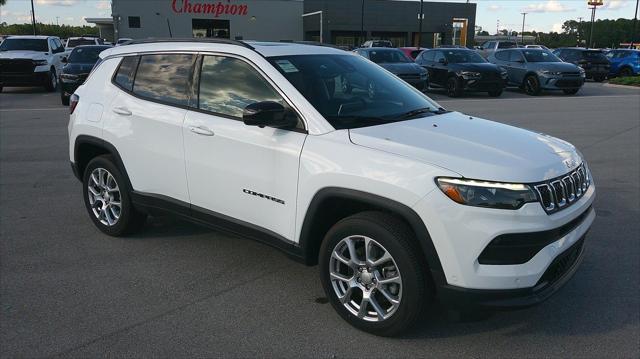 2023 Jeep Compass COMPASS LATITUDE LUX 4X4