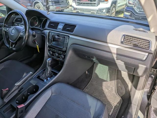 2017 Volkswagen Passat 1.8T R-Line