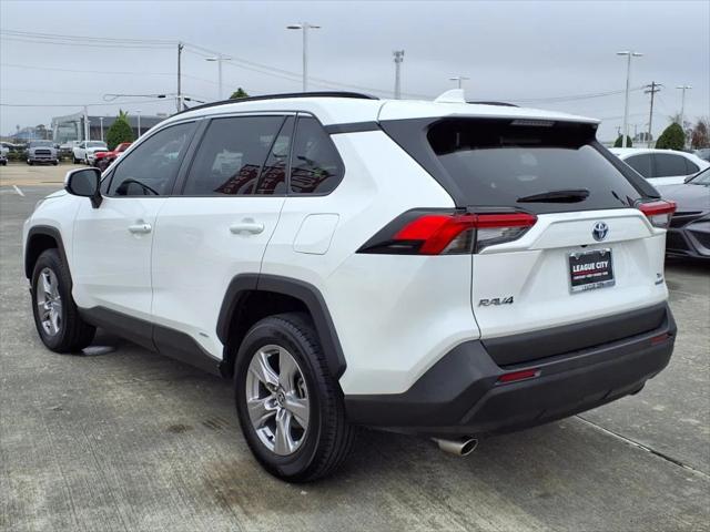 2022 Toyota RAV4 Hybrid XLE