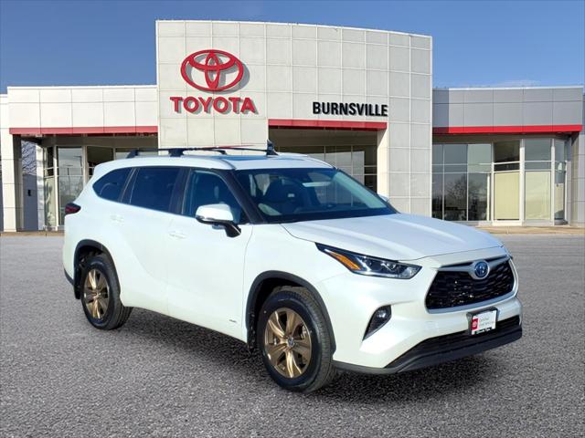 2023 Toyota Highlander Hybrid XLE Bronze for sale in Burnsville, MN