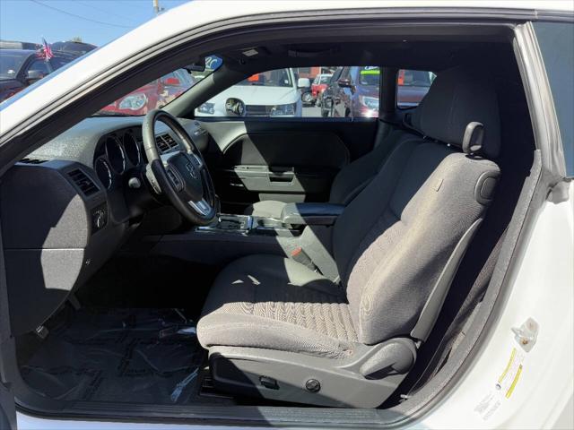 2011 Dodge Challenger SE 2dr Coupe