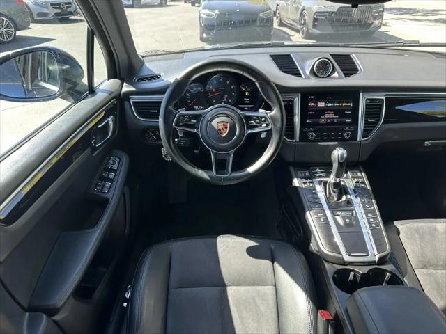 2017 Porsche Macan Standard