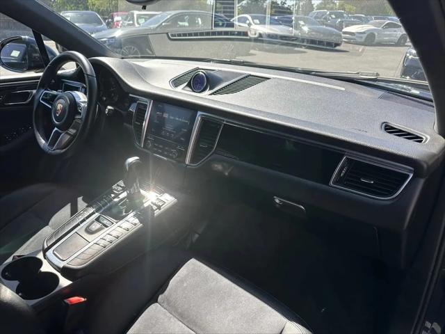 2017 Porsche Macan Standard