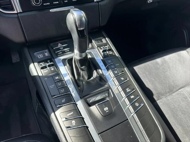 2017 Porsche Macan Standard