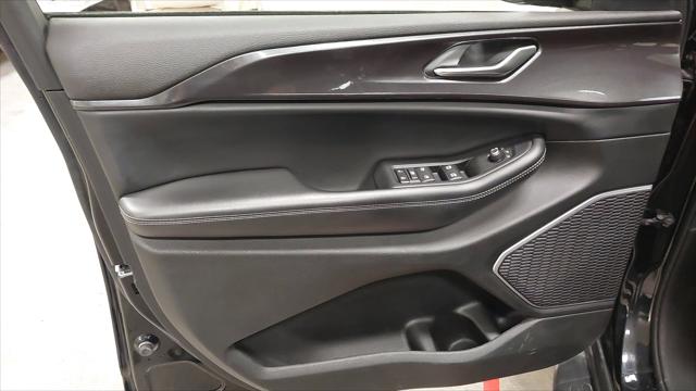 2022 Jeep Grand Cherokee L Altitude 4x4