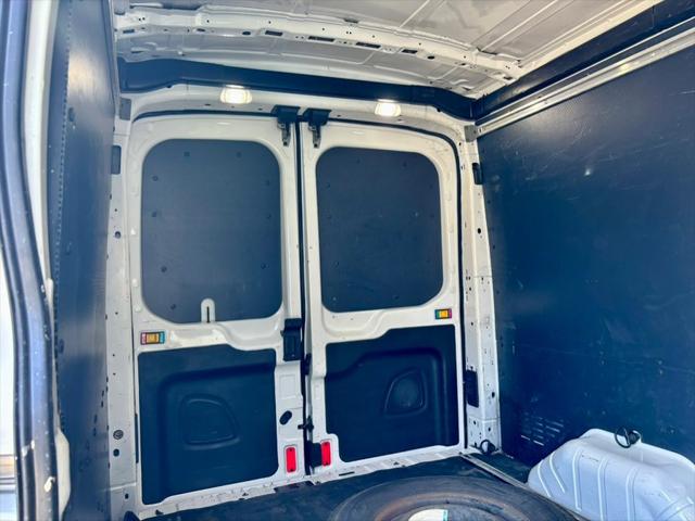 2018 Ford Transit T-250 130" Med Rf 9000 GVWR Sliding RH Dr