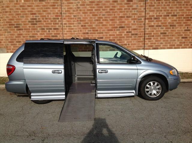 2005 Chrysler Town & Country Touring