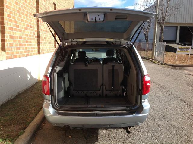 2005 Chrysler Town & Country Touring