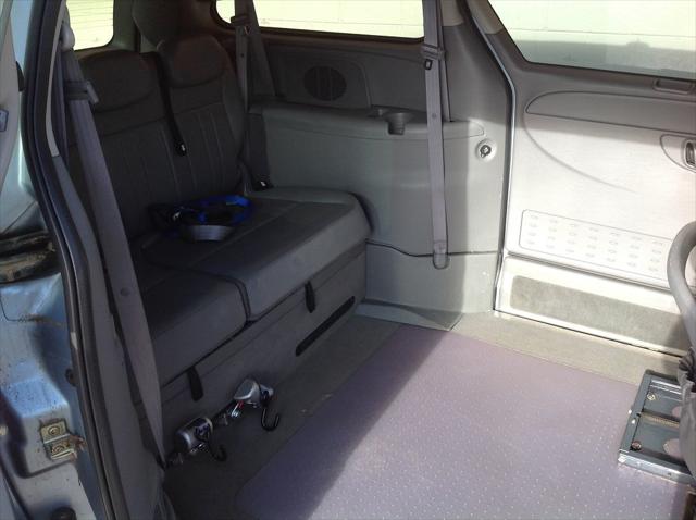 2005 Chrysler Town & Country Touring