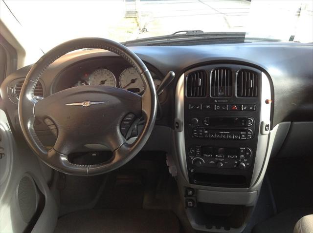 2005 Chrysler Town & Country Touring