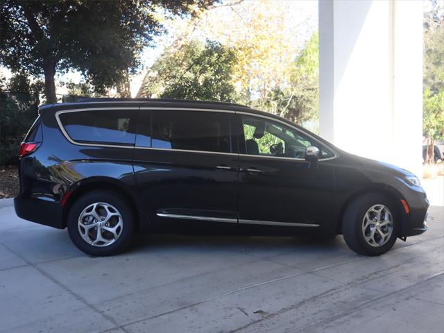 2023 Chrysler Pacifica PACIFICA LIMITED AWD