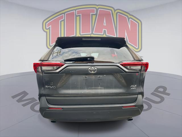 2021 Toyota RAV4 XLE [2]