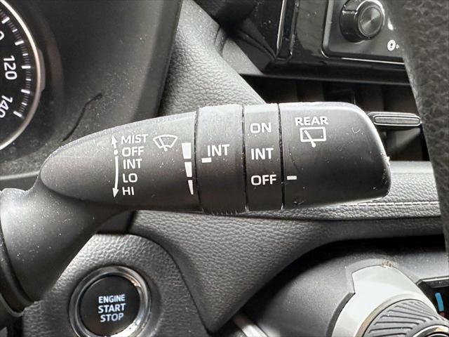 2021 Toyota RAV4 XLE [29]