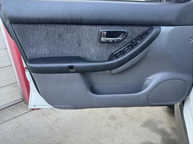 2000 Subaru Outback Base