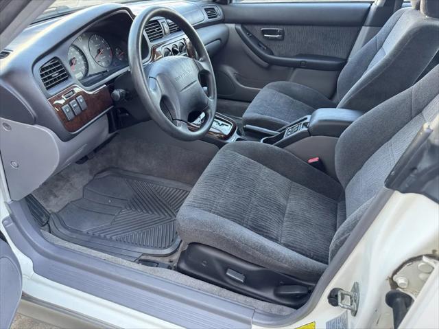 2000 Subaru Outback Base