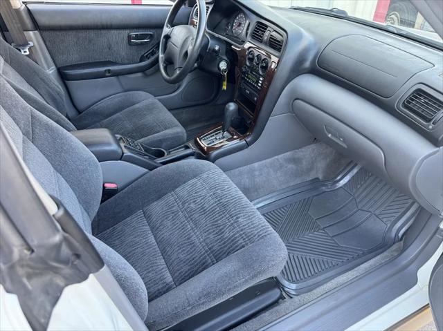 2000 Subaru Outback Base