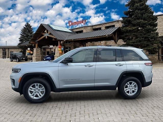 2023 Jeep Grand Cherokee GRAND CHEROKEE LAREDO 4X4