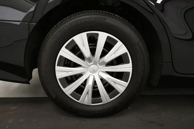2022 Toyota Camry LE Hybrid