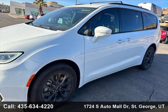 2022 Chrysler Pacifica Touring AWD