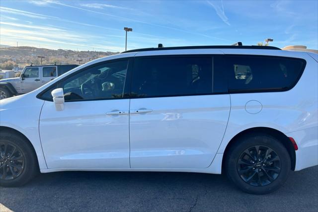 2022 Chrysler Pacifica Touring AWD