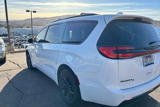 2022 Chrysler Pacifica Touring AWD