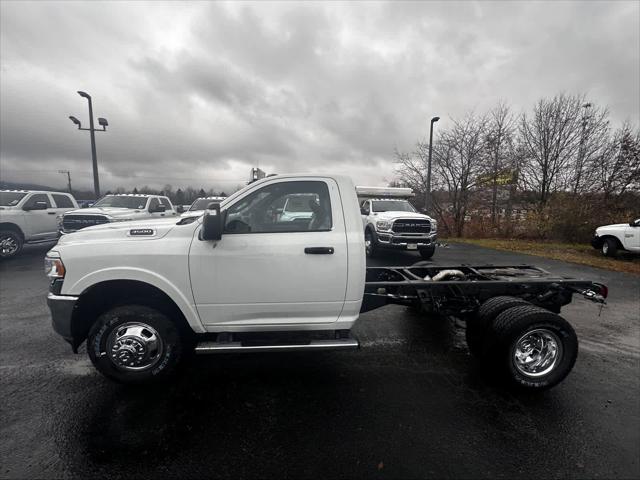 2024 RAM Ram 3500 Chassis Cab RAM 3500 TRADESMAN CHASSIS REGULAR CAB 4X4 60 CA