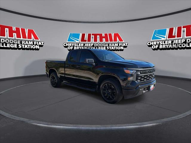 2022 Chevrolet Silverado 1500 4WD Double Cab Standard Bed Custom