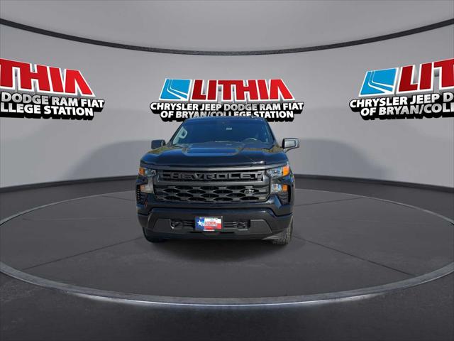 2022 Chevrolet Silverado 1500 4WD Double Cab Standard Bed Custom