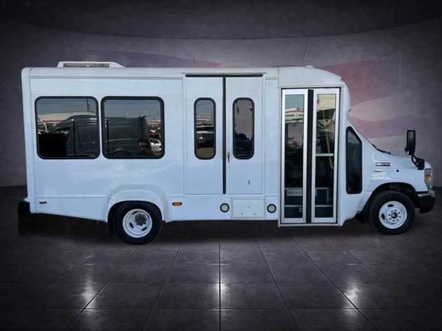 2016 Ford E-350 Cutaway Base