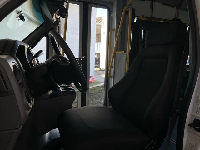 2016 Ford E-350 Cutaway Base