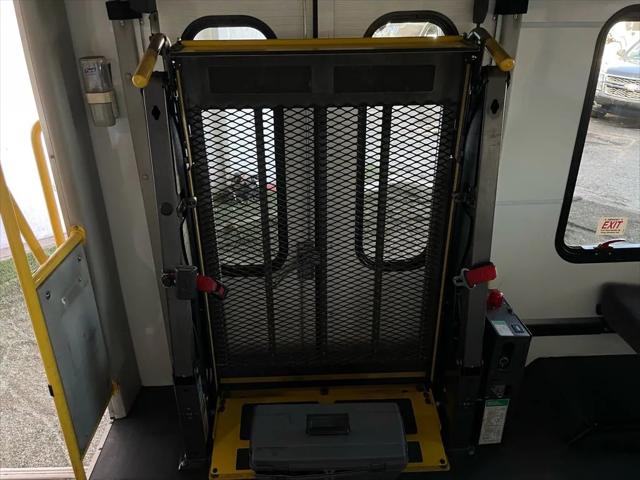 2016 Ford E-350 Cutaway Base