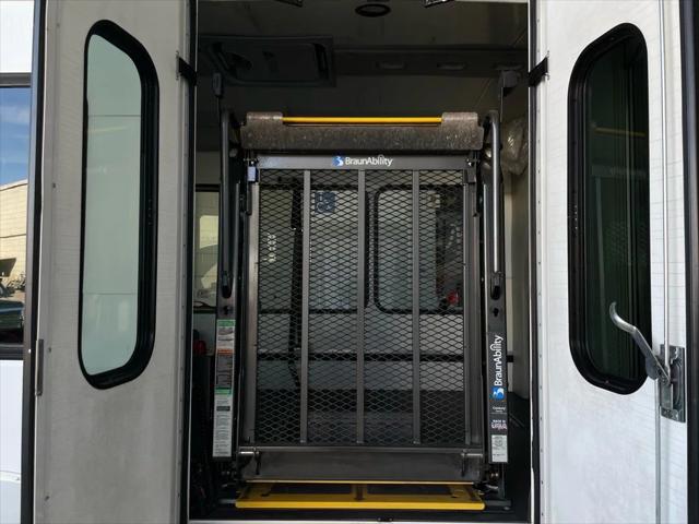 2016 Ford E-350 Cutaway Base