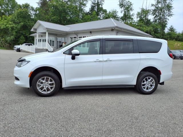 2022 Chrysler Voyager LX