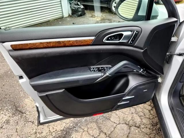 2012 Porsche Cayenne Standard