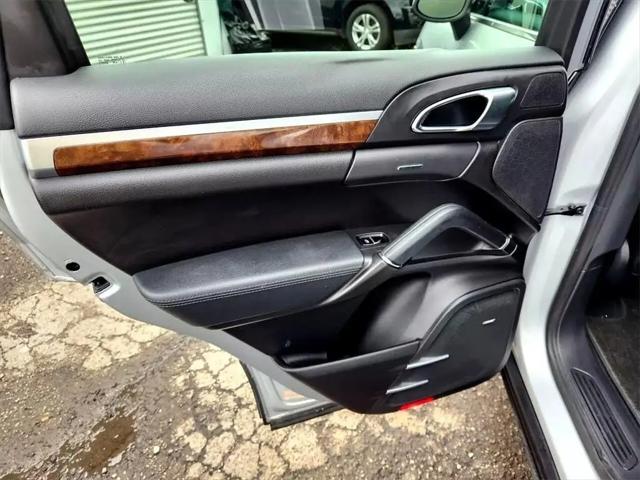 2012 Porsche Cayenne Standard