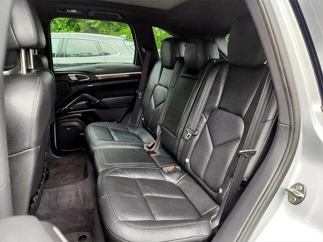 2012 Porsche Cayenne Standard