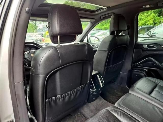 2012 Porsche Cayenne Standard