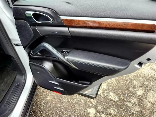 2012 Porsche Cayenne Standard