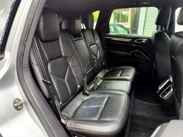 2012 Porsche Cayenne Standard