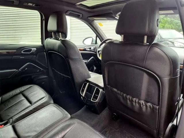 2012 Porsche Cayenne Standard