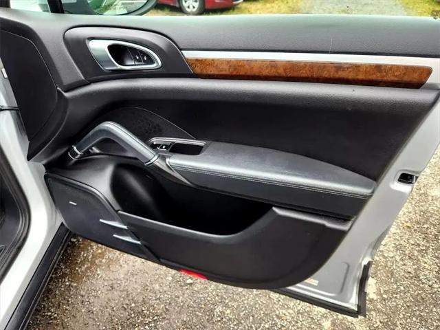 2012 Porsche Cayenne Standard