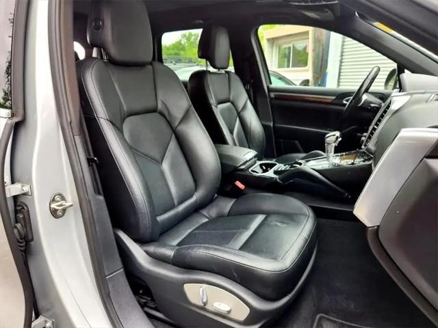 2012 Porsche Cayenne Standard
