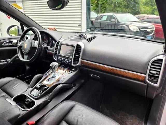 2012 Porsche Cayenne Standard