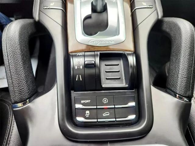 2012 Porsche Cayenne Standard